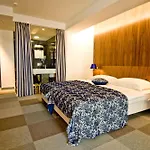 In Hotel 4*