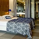 Hotel In 4*