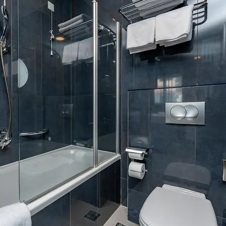 In Hotel 4*