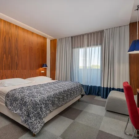 Hotel In 4*