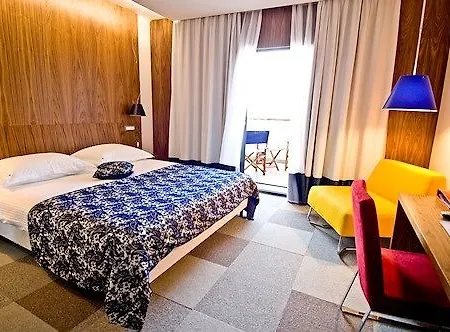 In ホテル 4*