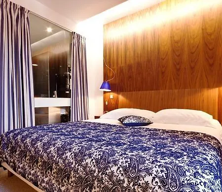 In Hotel 4*